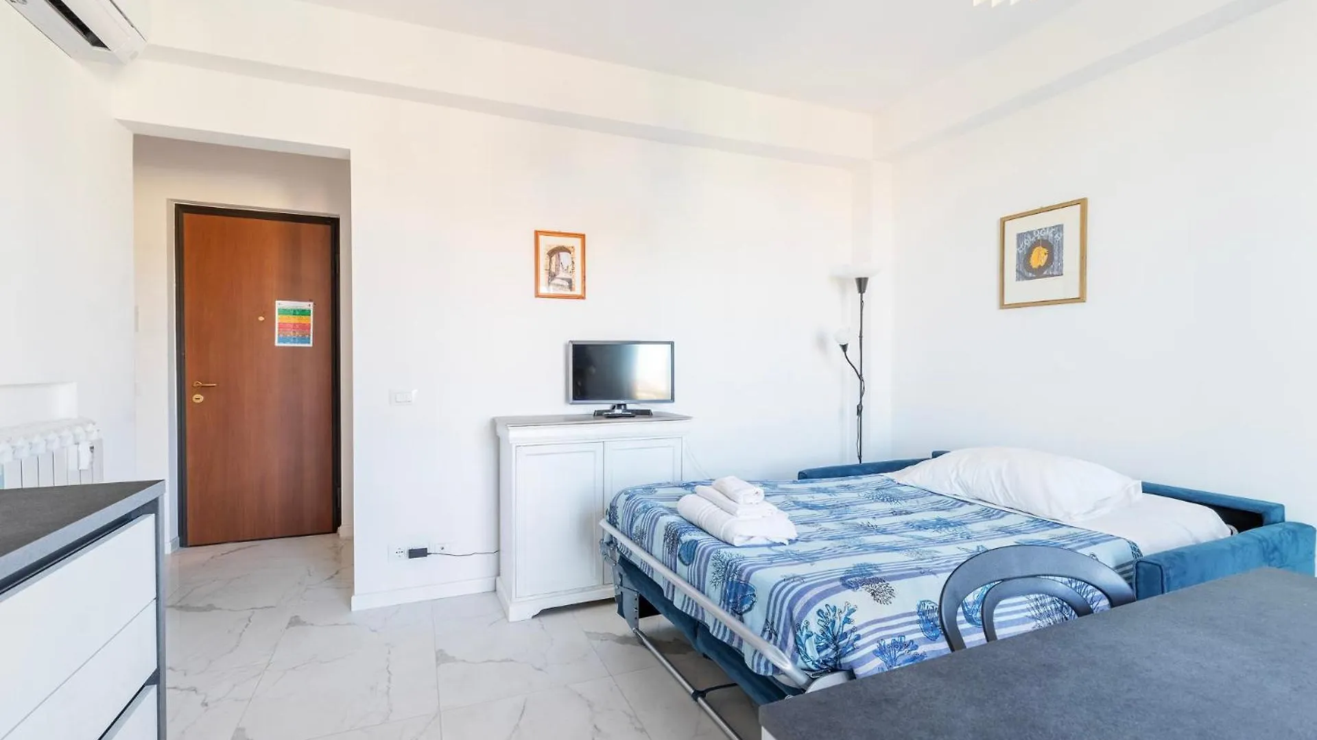 White And Grey Apartment Levanto